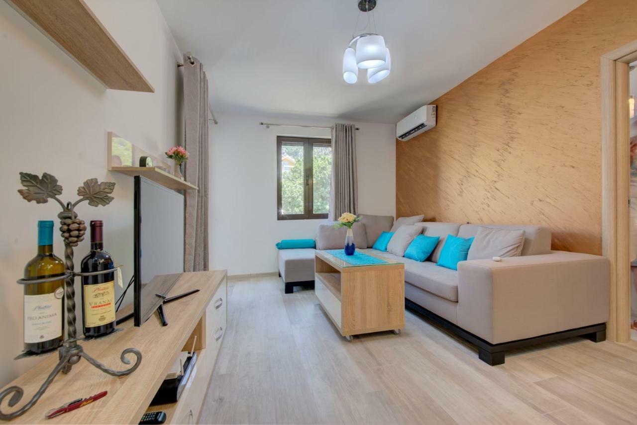 Apartment Medusa Risan Exterior photo