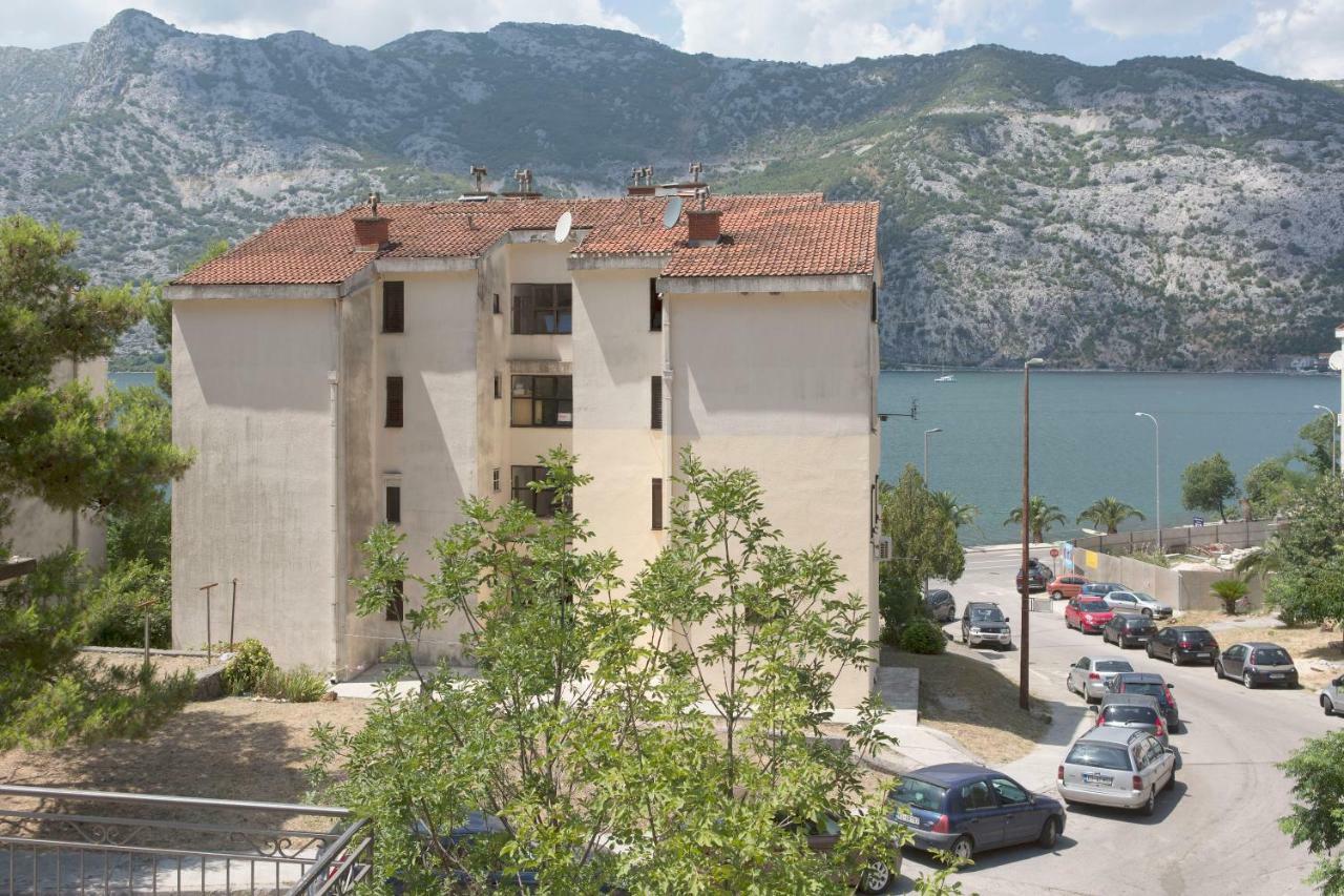 Apartment Medusa Risan Exterior photo